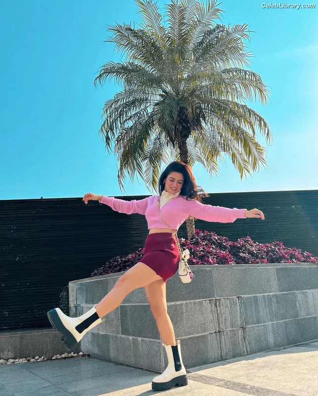 Avneet Kaur photo 11 of 1028