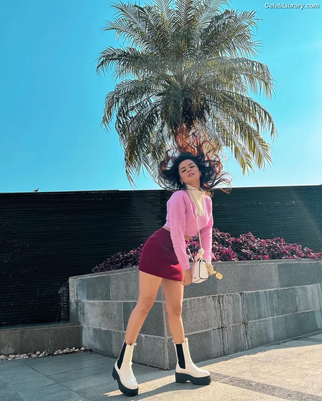 Avneet Kaur photo 12 of 1028