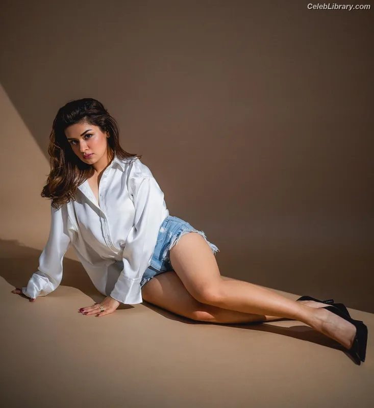 Avneet Kaur photo 12 of 1028