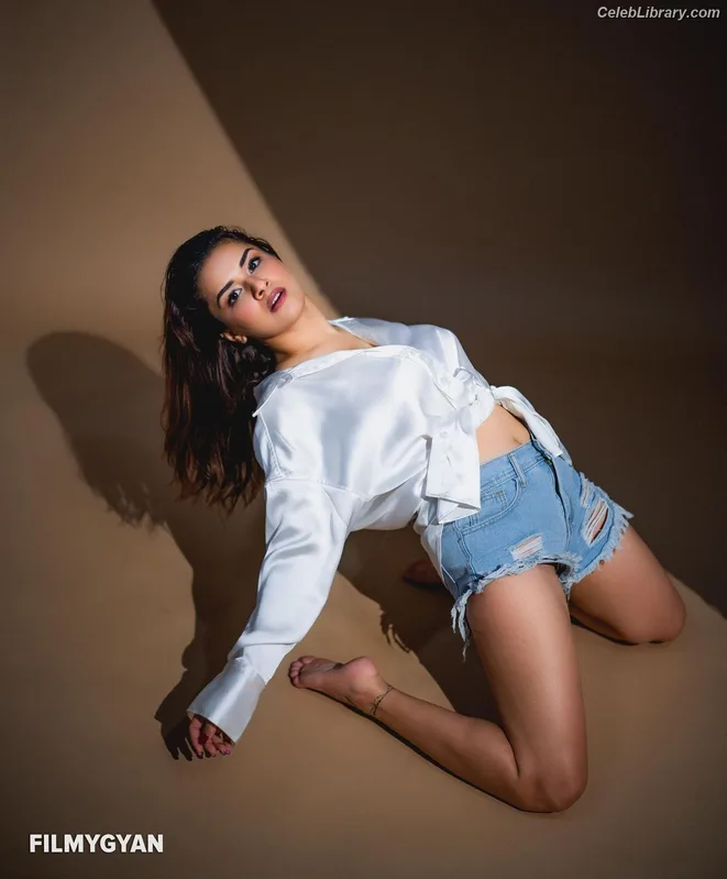 Avneet Kaur photo 13 of 1028