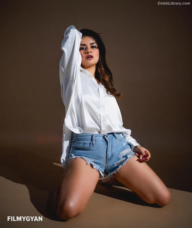 Avneet Kaur photo 15 of 1028