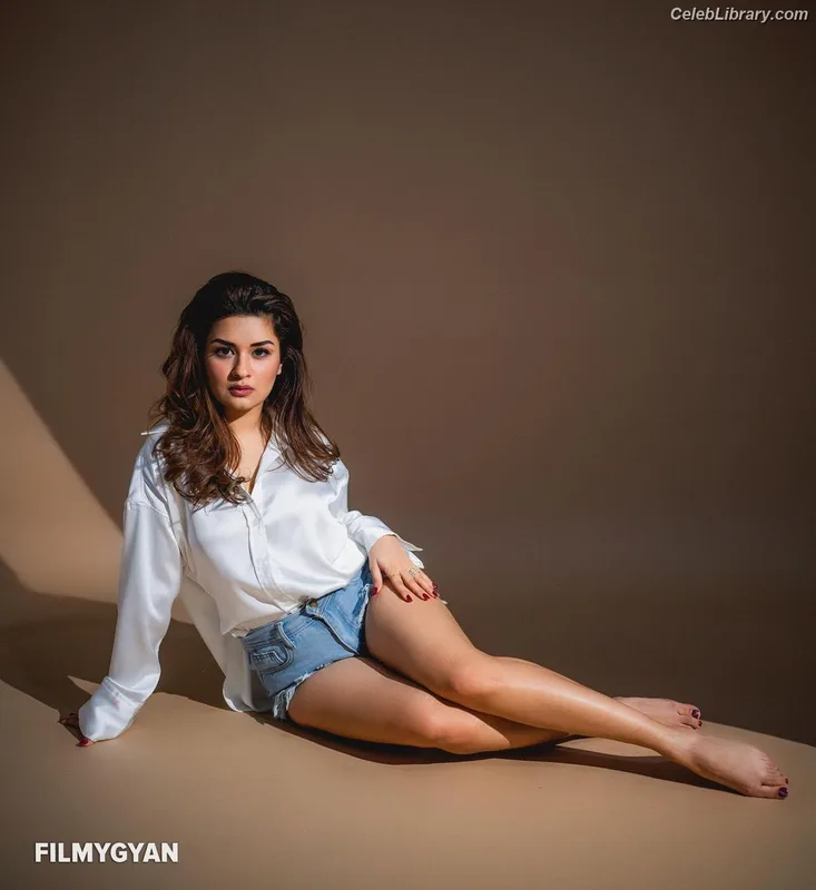 Avneet Kaur photo 16 of 1028