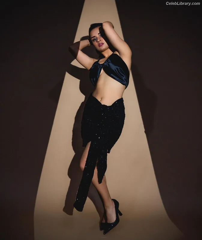Avneet Kaur photo 19 of 1028