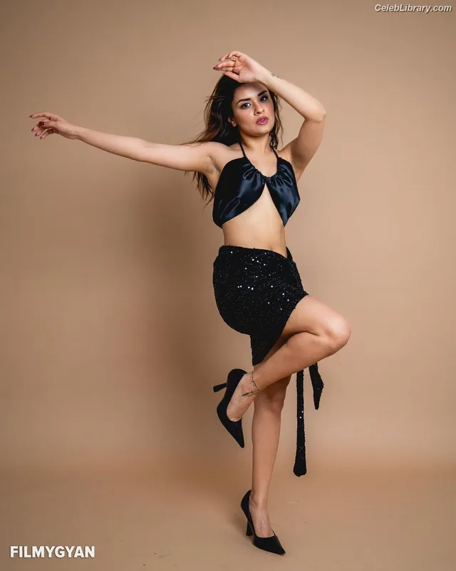 Avneet Kaur photo 23 of 1028