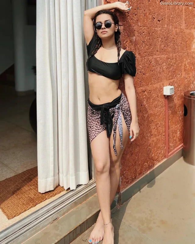 Avneet Kaur photo 1 of 1028