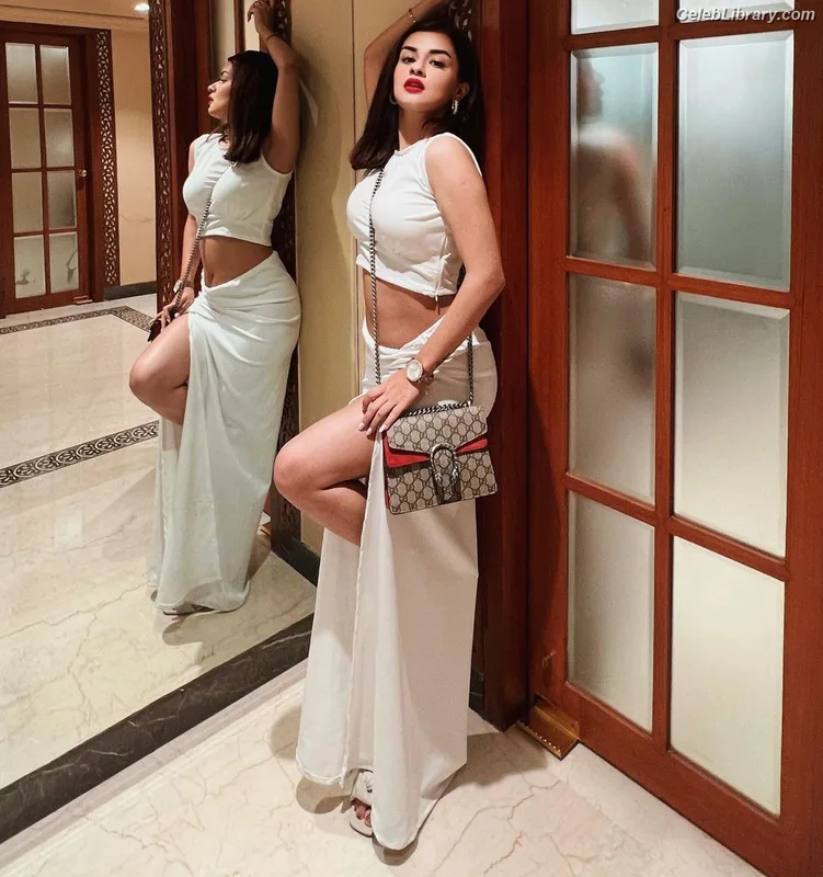 Avneet Kaur photo 19 of 1028