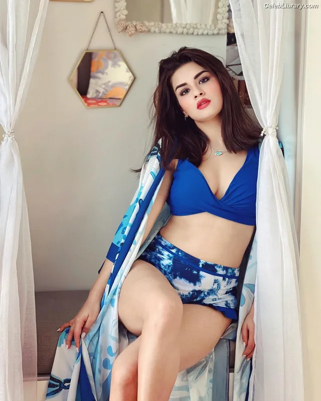 Avneet Kaur photo 9 of 1028