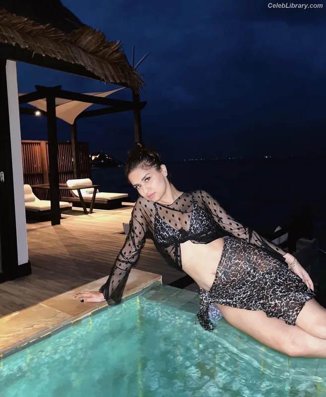 Avneet Kaur photo 15 of 1028