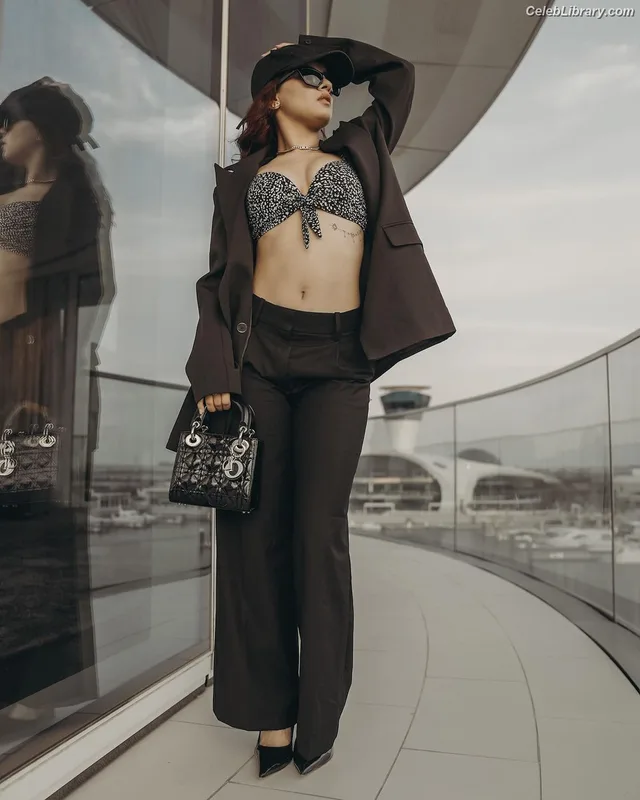 Avneet Kaur photo 8 of 1028