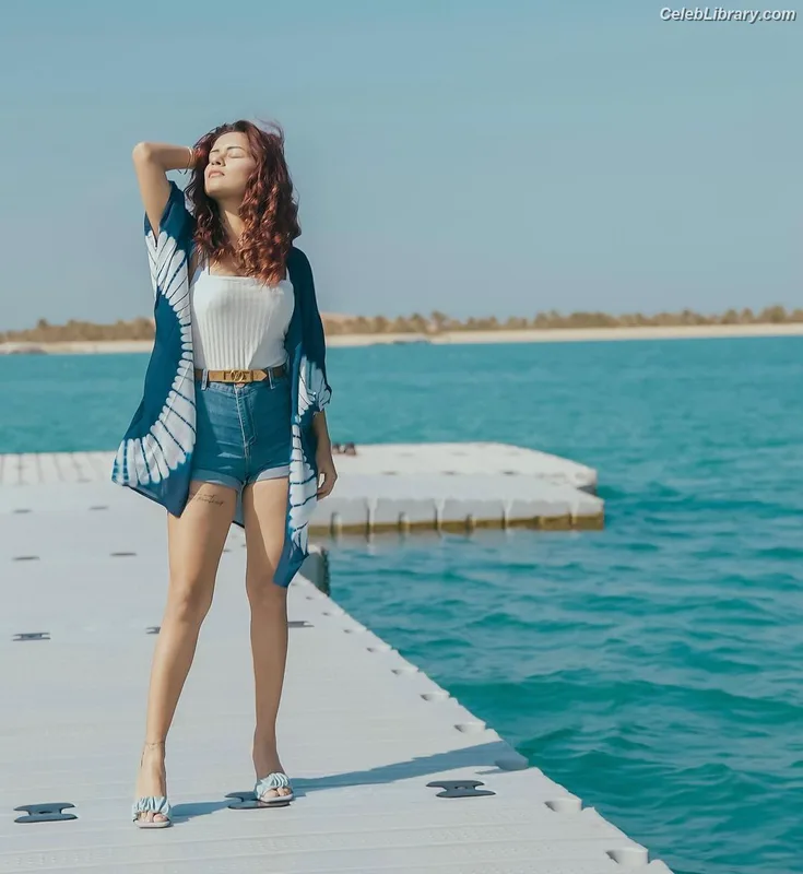 Avneet Kaur photo 15 of 1028
