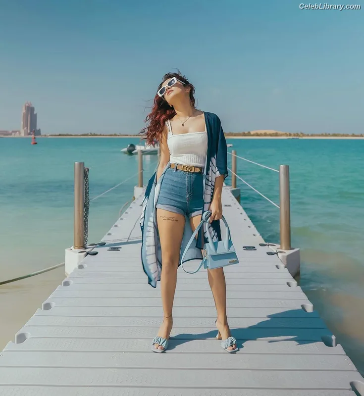 Avneet Kaur photo 17 of 1028
