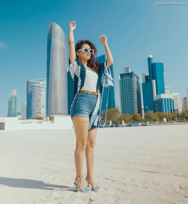 Avneet Kaur photo 18 of 1028