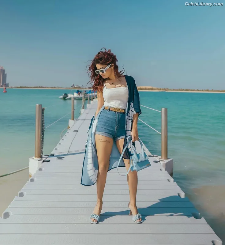 Avneet Kaur photo 21 of 1028