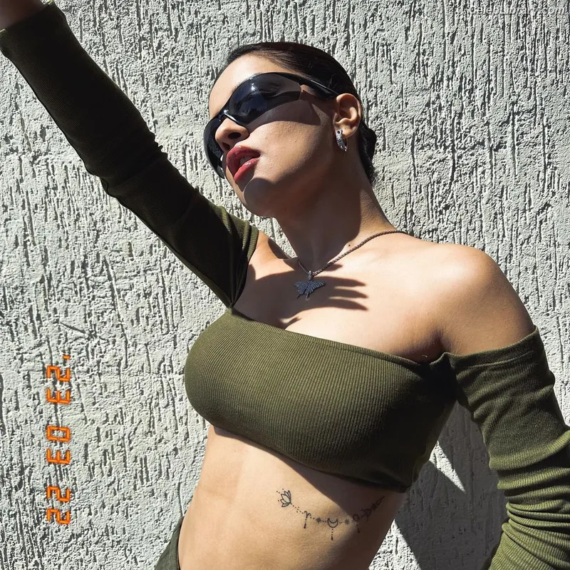Avneet Kaur photo 10 of 1028
