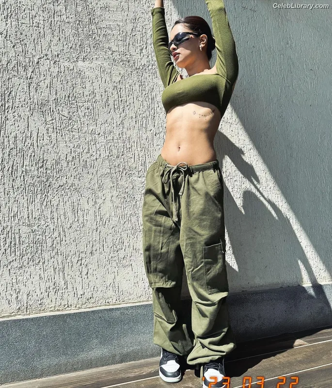 Avneet Kaur photo 14 of 1028