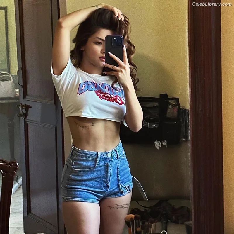 Avneet Kaur photo 16 of 1028