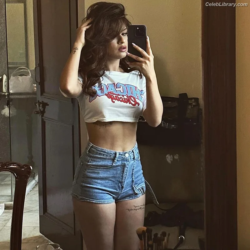 Avneet Kaur photo 17 of 1028