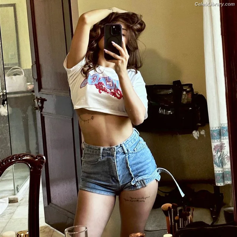Avneet Kaur photo 18 of 1028