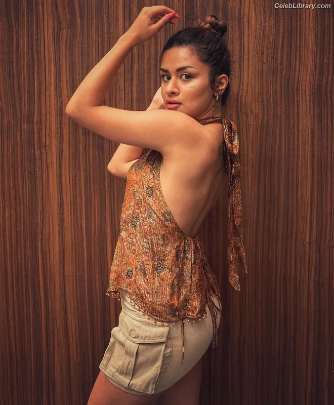 Avneet Kaur photo 1 of 1028
