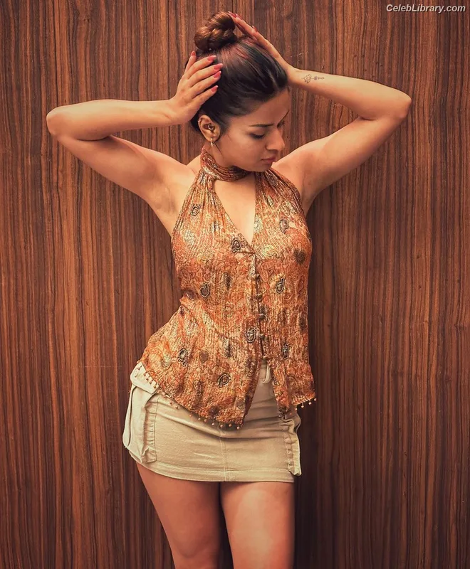 Avneet Kaur photo 6 of 1028