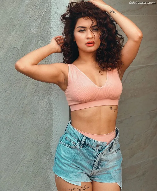 Avneet Kaur photo 22 of 1028