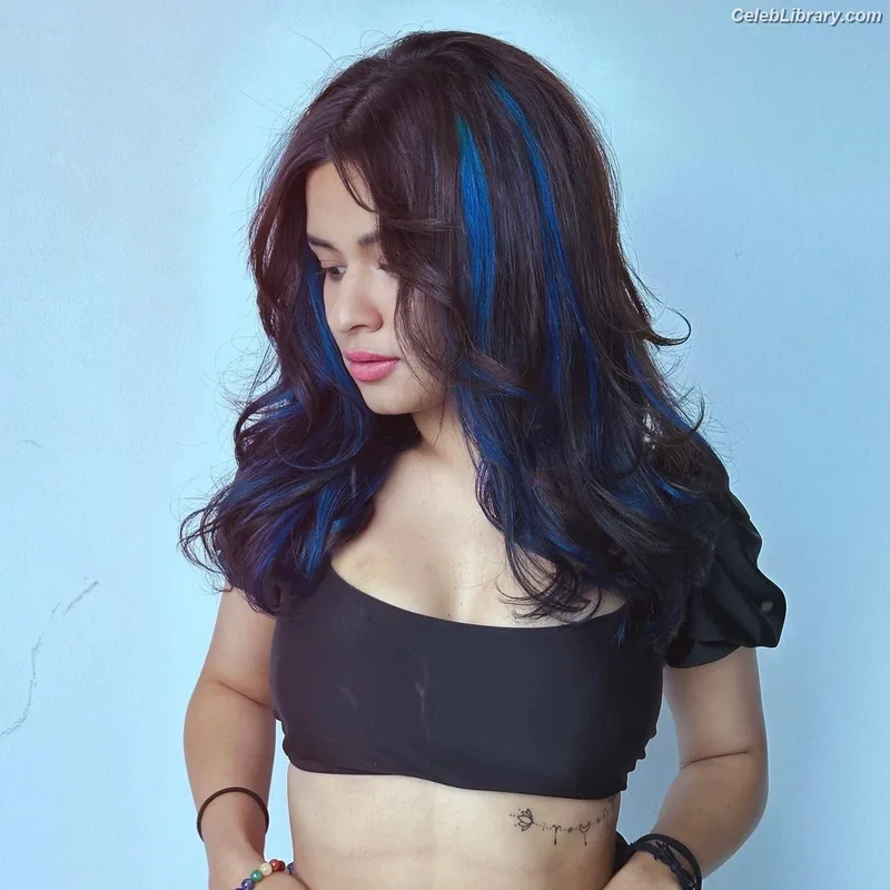 Avneet Kaur photo 14 of 1028