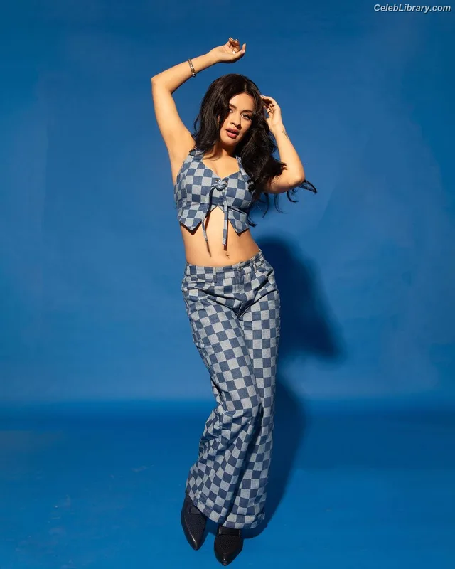 Avneet Kaur photo 15 of 1028