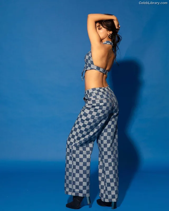 Avneet Kaur photo 18 of 1028