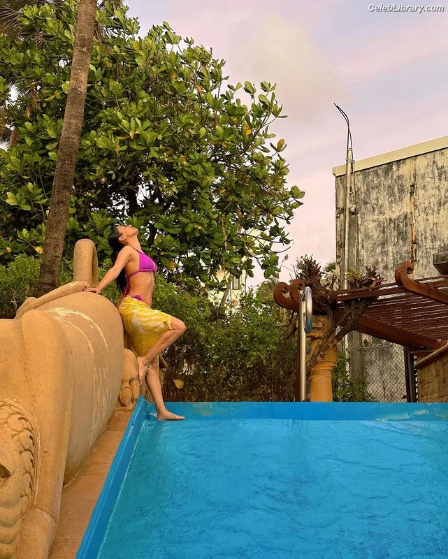 Avneet Kaur photo 8 of 1028