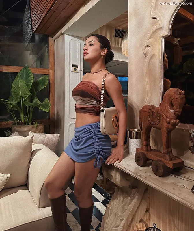 Avneet Kaur photo 11 of 1028