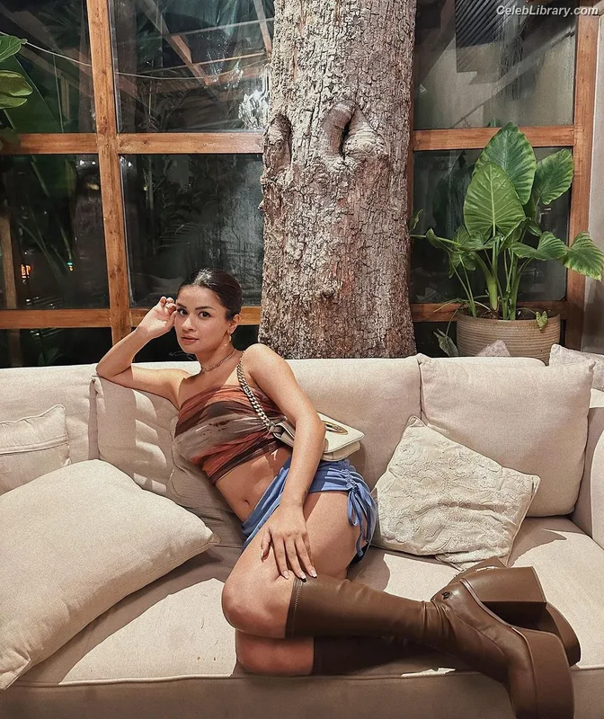 Avneet Kaur photo 13 of 1028
