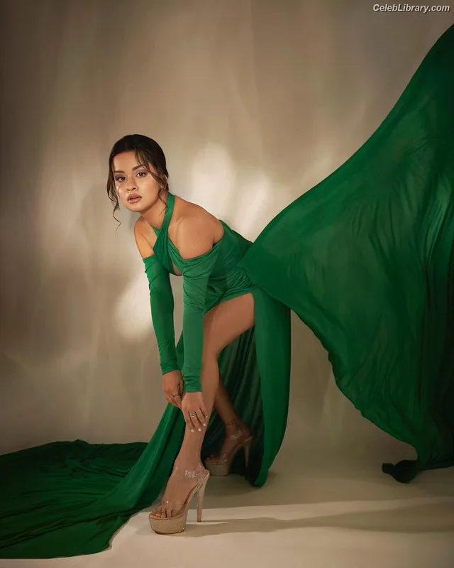 Avneet Kaur photo 10 of 1028