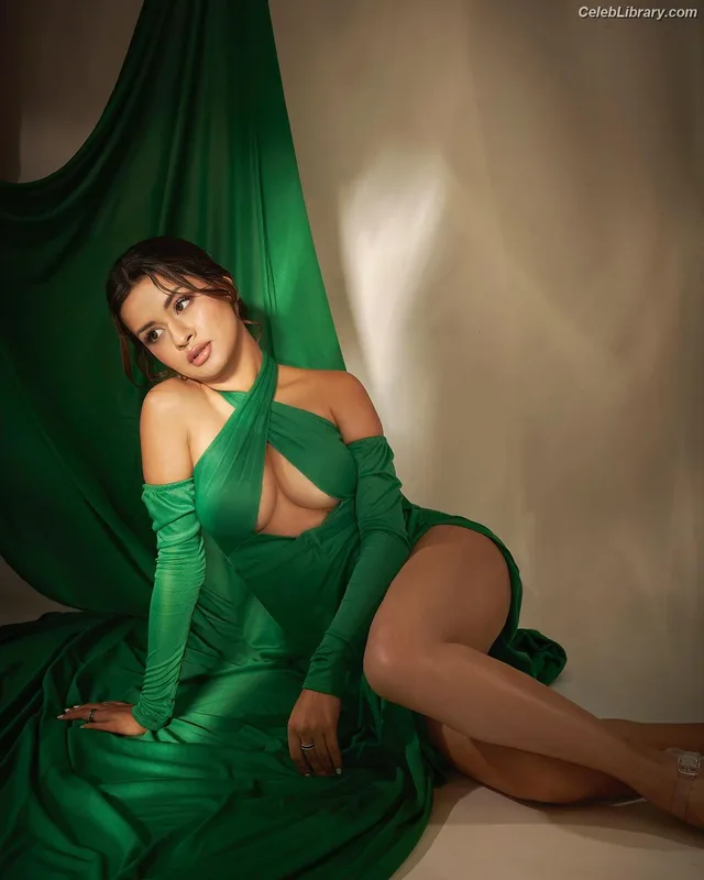 Avneet Kaur photo 18 of 1028