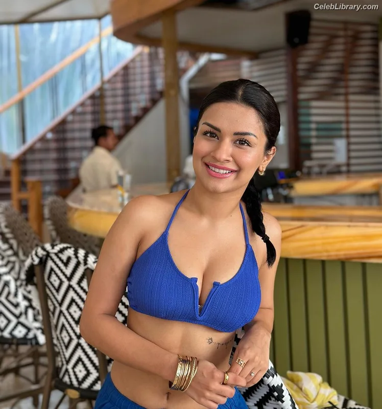 Avneet Kaur photo 24 of 1028