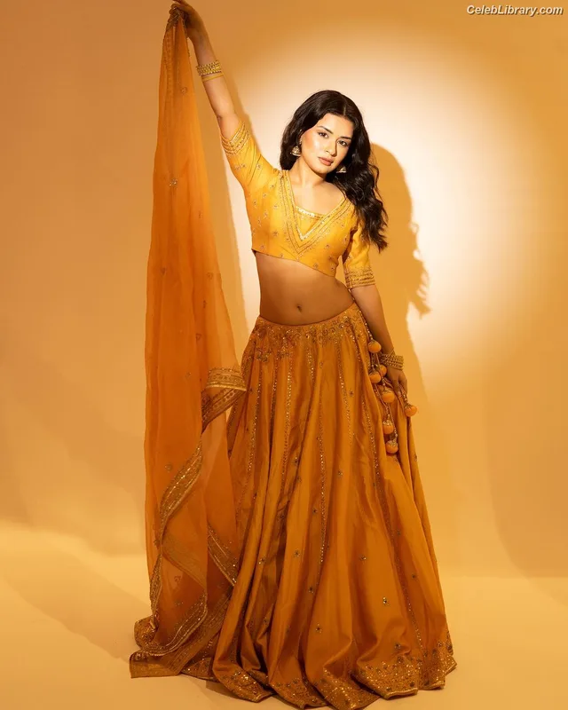 Avneet Kaur photo 10 of 1028