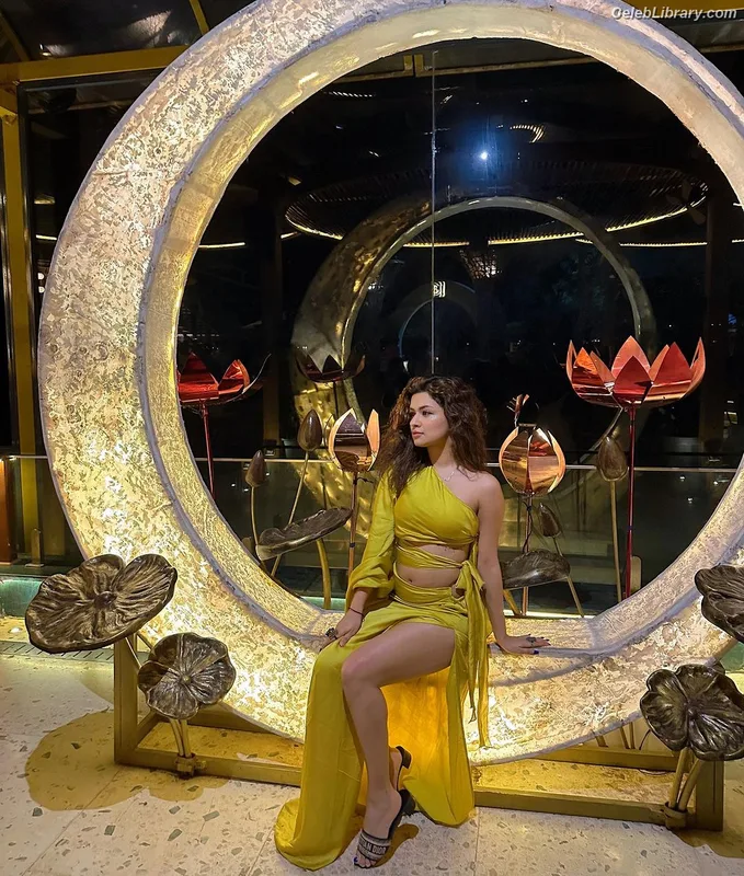 Avneet Kaur photo 4 of 1028