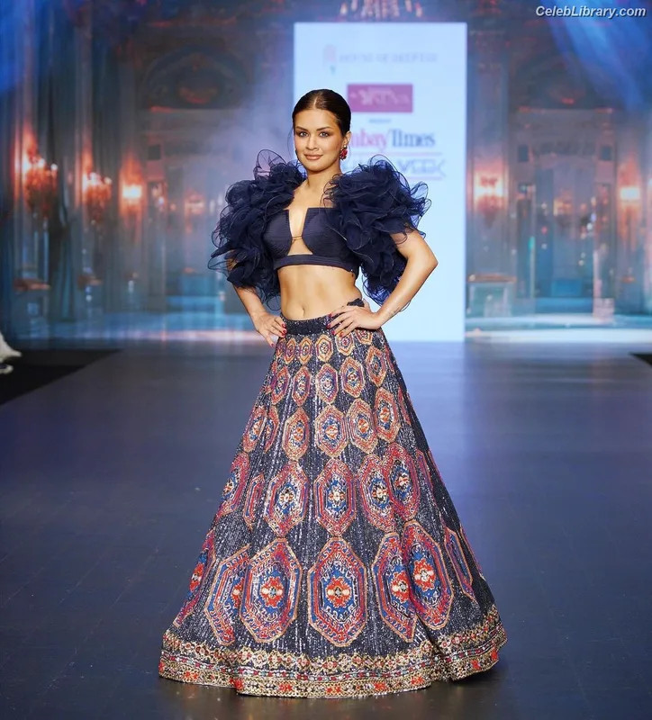 Avneet Kaur photo 8 of 1028