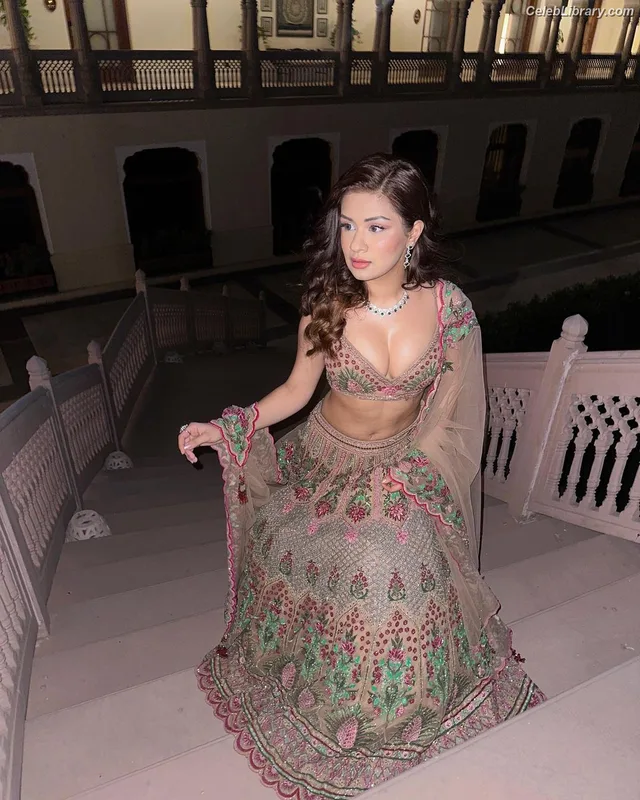 Avneet Kaur photo 11 of 1028