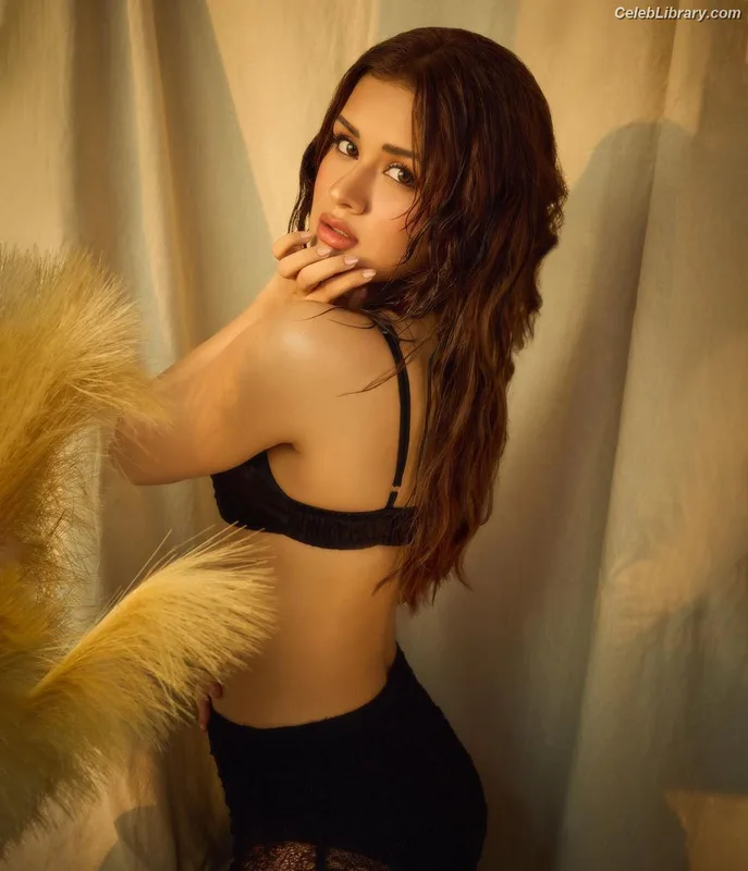 Avneet Kaur photo 23 of 1028