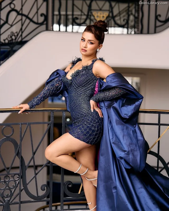 Avneet Kaur photo 7 of 1028