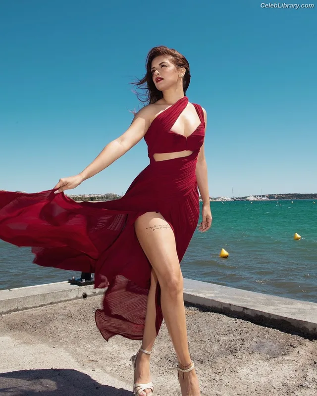 Avneet Kaur photo 21 of 1028