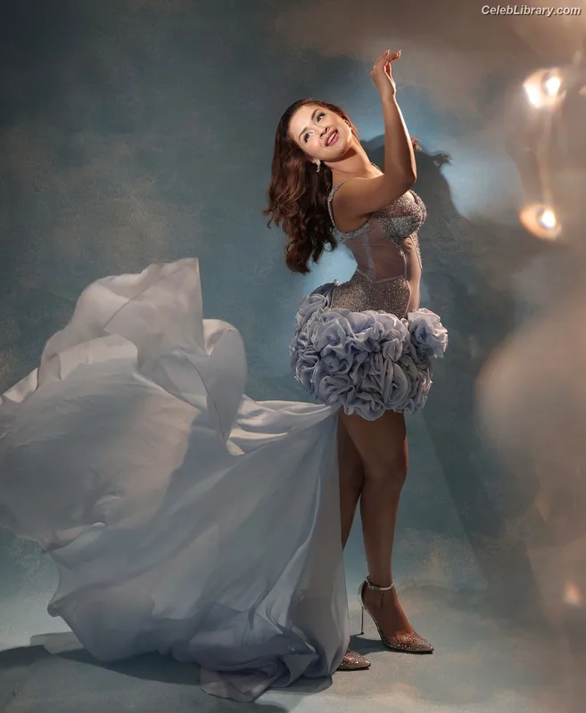 Avneet Kaur photo 10 of 1028