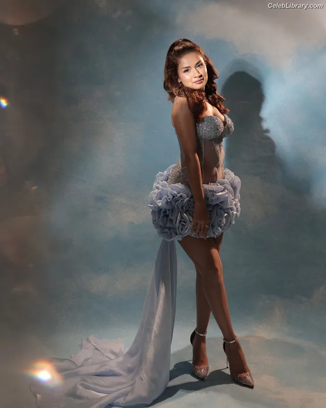 Avneet Kaur photo 14 of 1028