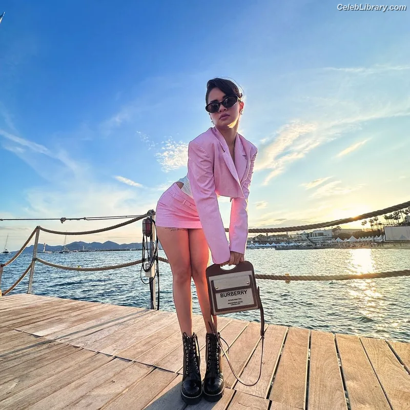 Avneet Kaur photo 16 of 1028