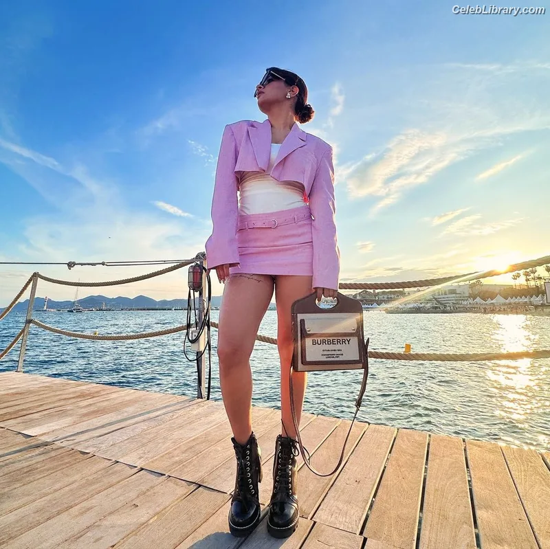 Avneet Kaur photo 18 of 1028