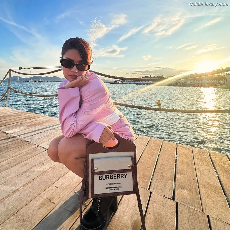 Avneet Kaur photo 20 of 1028