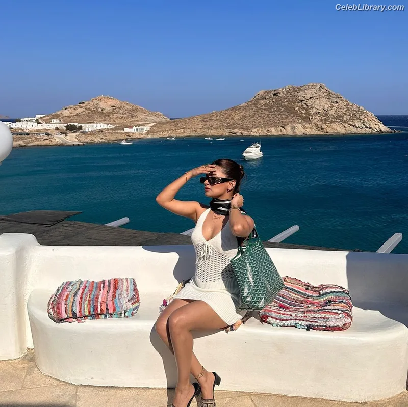 Avneet Kaur photo 23 of 1028