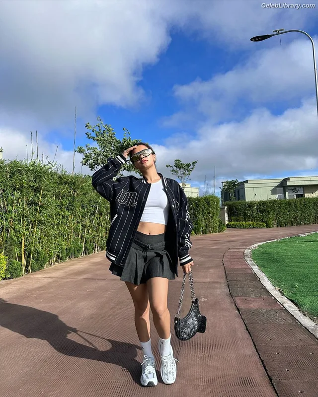 Avneet Kaur photo 13 of 1028