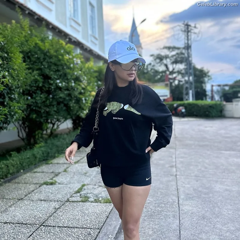 Avneet Kaur photo 16 of 1028