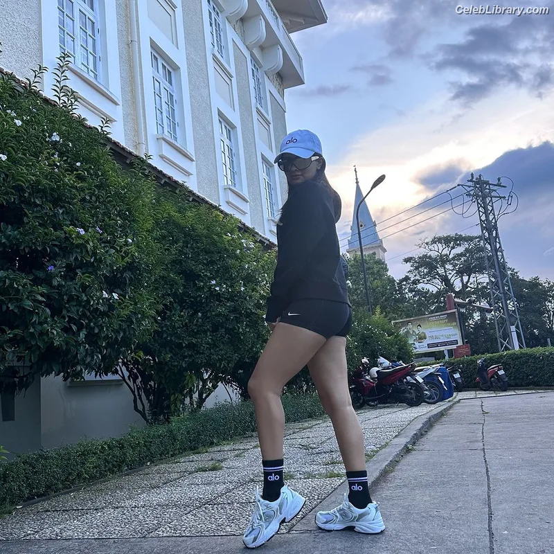 Avneet Kaur photo 20 of 1028
